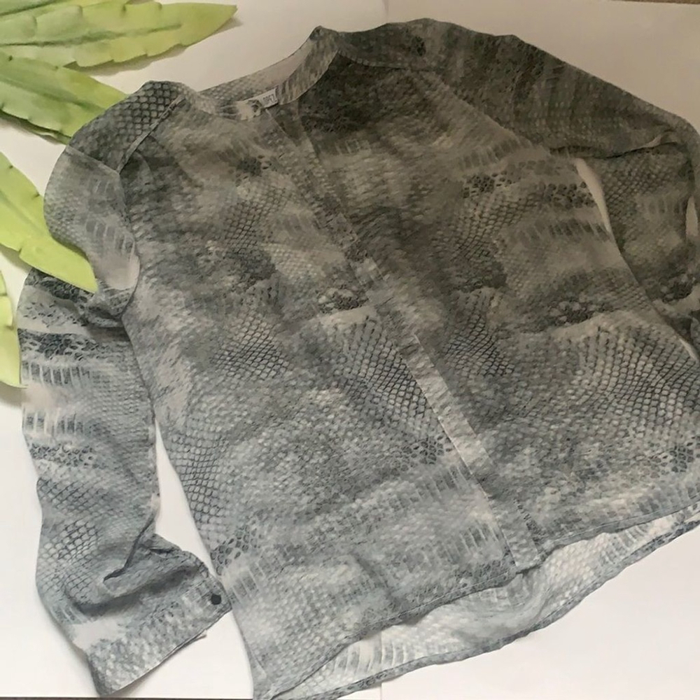 JENNIFER Lopez Button Down Blouse